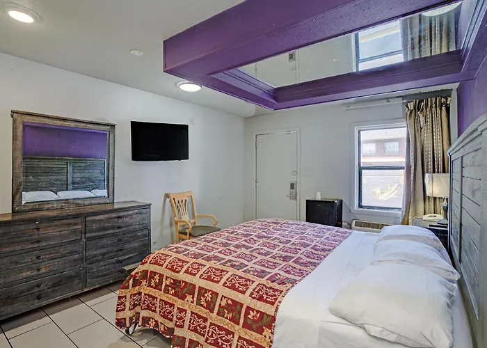 O Miami & Chicago Midway Airport Motel