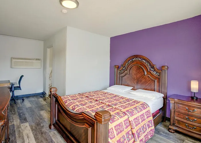 O Miami & Chicago Midway Airport Motel 2*